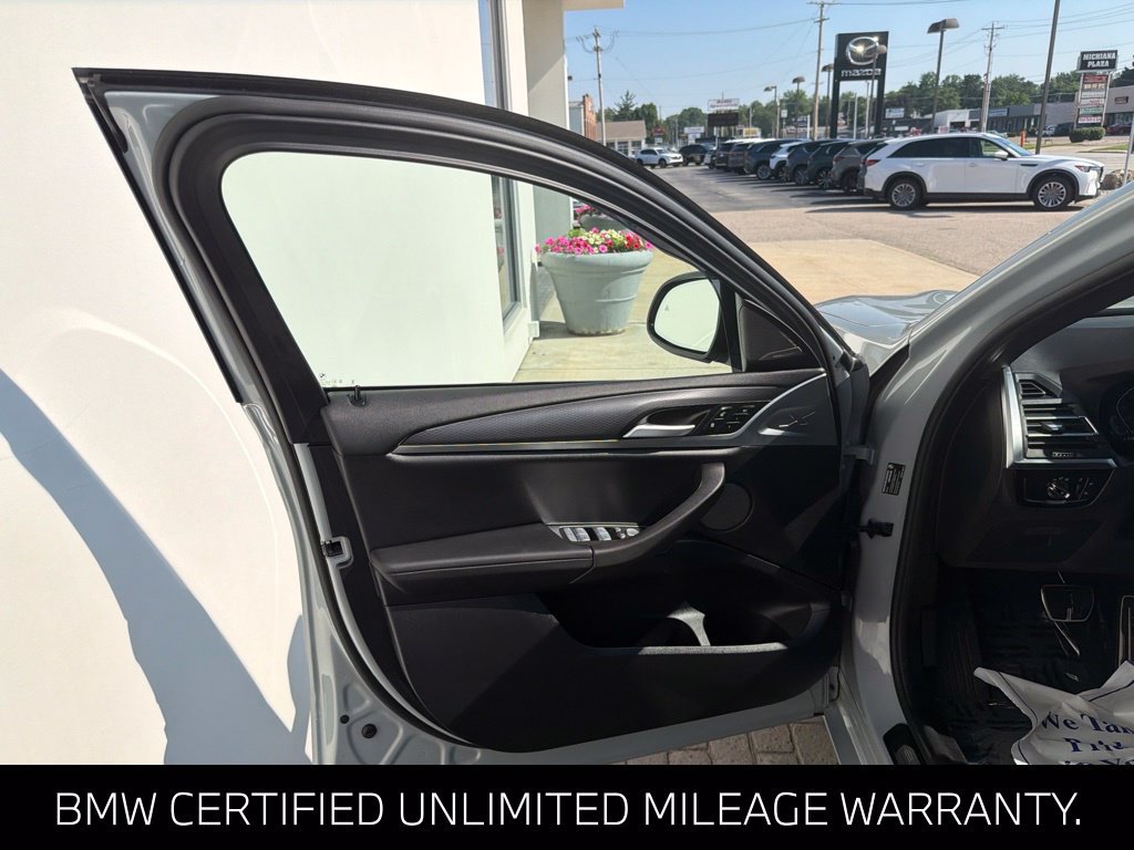 Certified 2025 BMW X4 xDrive30i w/ M Sport Package AWD/4WD image 32