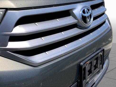 Used 2011 Toyota Highlander 4WD w/ Tech Pkg image 29