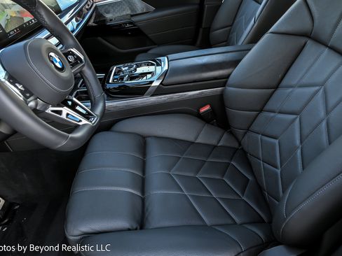 Used 2025 BMW 740i xDrive w/ Premium Package image 31