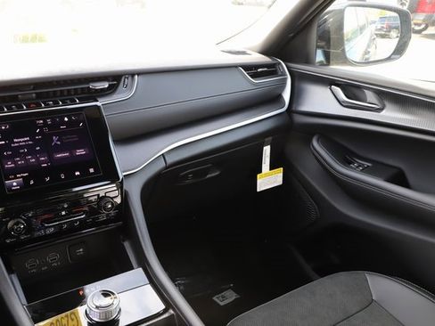 New 2025 Jeep Grand Cherokee Altitude image 24