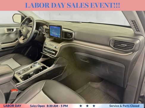 Used 2023 Ford Explorer XLT w/ Equipment Group 202A AWD/4WD image 31
