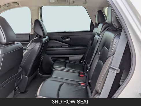Used 2023 Nissan Pathfinder SL w/ Black Appearance Package FWD image 16