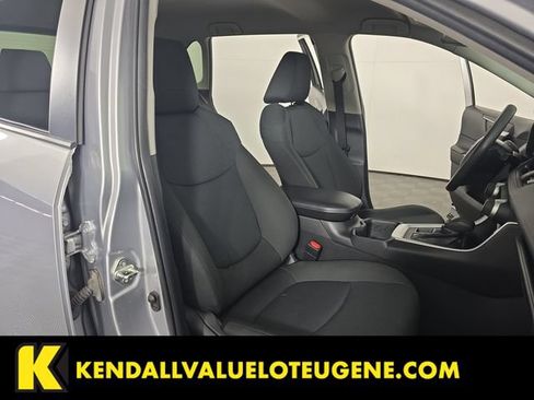 Used 2022 Toyota RAV4 LE AWD/4WD image 29
