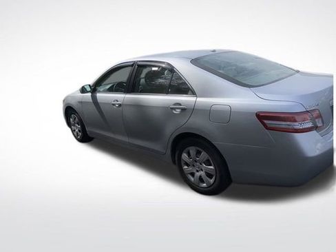 Used 2010 Toyota Camry LE image 9