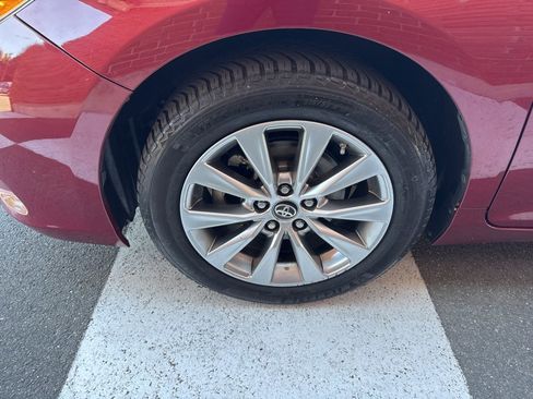 Used 2017 Toyota Camry XLE FWD image 13