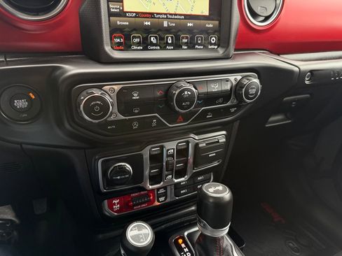 Used 2021 Jeep Wrangler Unlimited Rubicon AWD/4WD image 41