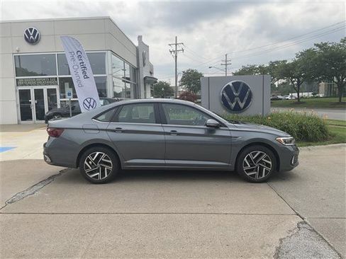 Used 2024 Volkswagen Jetta SEL image 2