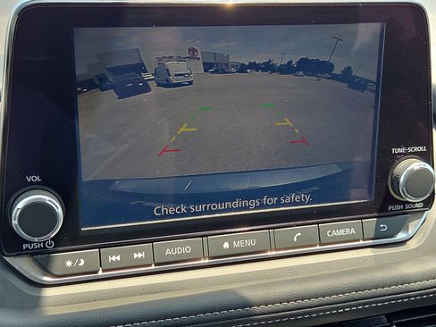 Used 2025 Nissan Rogue SV FWD image 18