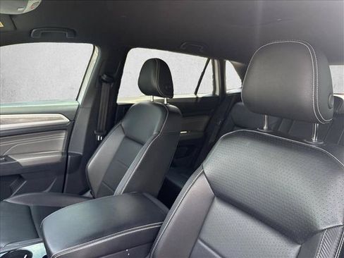 Used 2022 Volkswagen Atlas Cross Sport SE AWD/4WD image 16