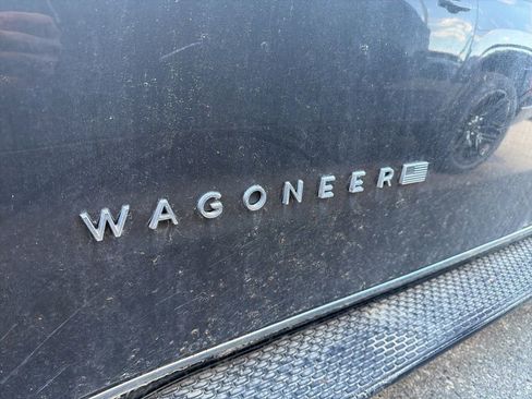 Used 2022 Jeep Wagoneer Series III AWD/4WD image 5