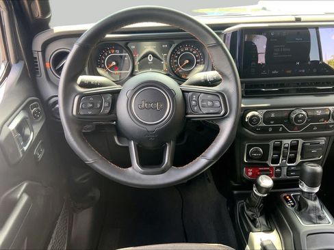 Used 2025 Jeep Gladiator Mojave AWD/4WD image 6