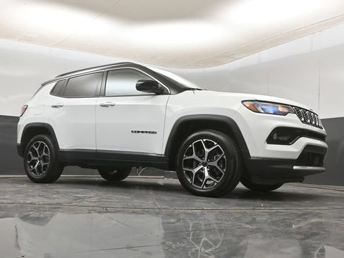 Used 2025 Jeep Compass Limited AWD/4WD image 9