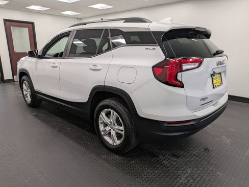 Used 2023 GMC Terrain SLE w/ Driver Convenience Package image 6