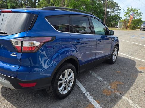 Used 2017 Ford Escape SE w/ Equipment Group 201A FWD image 8