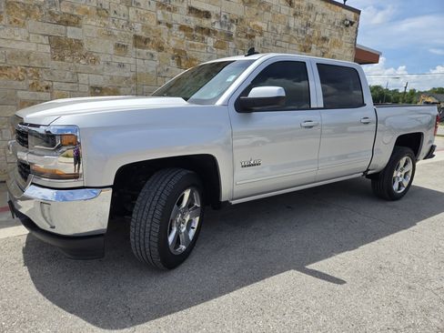 Used 2018 Chevrolet Silverado 1500 LT w/ Texas Edition RWD image 2