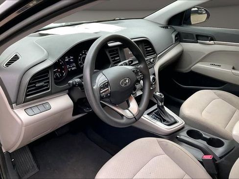 Used 2019 Hyundai Elantra SE FWD image 12