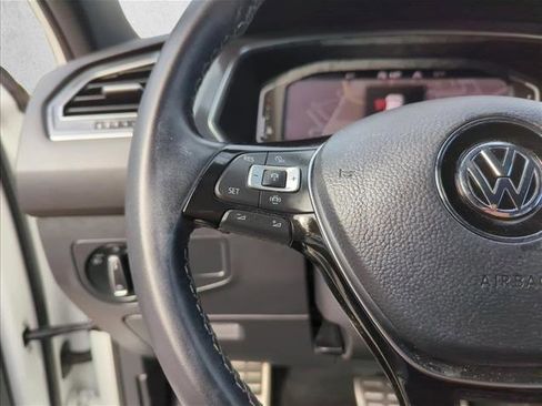 Used 2021 Volkswagen Tiguan SEL Premium R-Line image 17