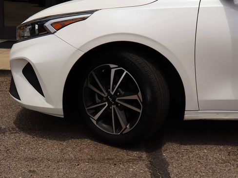 Used 2022 Kia Forte LXS FWD image 5