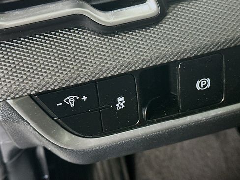 Used 2025 Kia Sportage LX FWD image 16