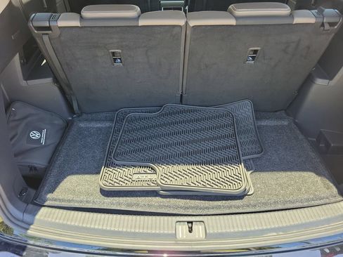 Used 2025 Volkswagen Atlas SEL AWD/4WD image 8