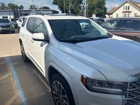 Used 2022 GMC Acadia Denali w/ Denali Technology Package FWD image 2