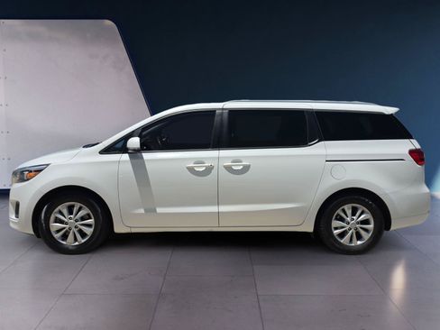 Used 2016 Kia Sedona LX w/ LX Convenience Package FWD image 2