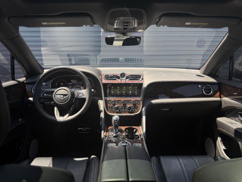 Used 2022 Bentley Bentayga AWD/4WD image 27