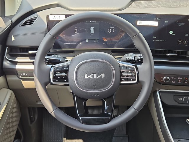 Used 2025 Kia Carnival FWD image 36