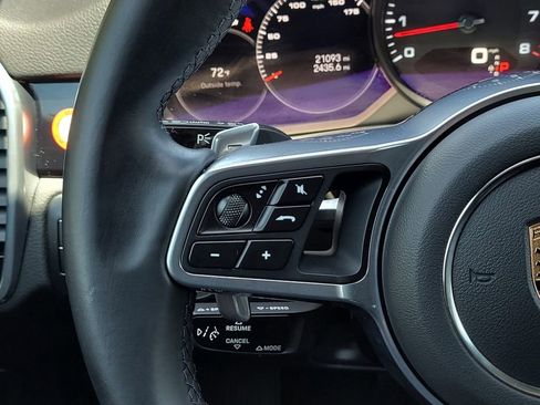 Used 2022 Porsche Cayenne w/ Premium Package image 22