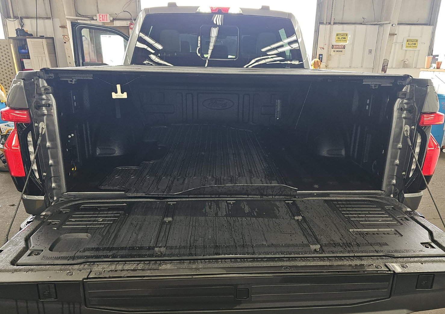Used 2025 Ford F150 Lightning Platinum AWD/4WD image 17