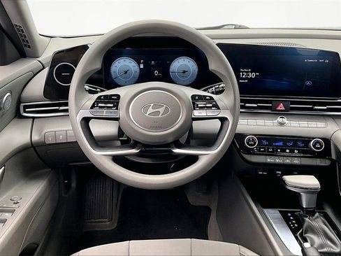 Used 2024 Hyundai Elantra SEL image 5