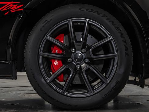 Used 2018 Dodge Durango SRT w/ SRT Interior Appearance Group image 17