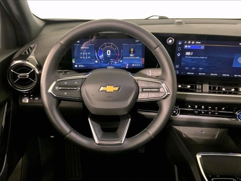 Used 2026 Chevrolet Equinox LT FWD image 6