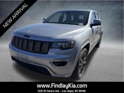 Used 2017 Jeep Grand Cherokee Altitude RWD image 1