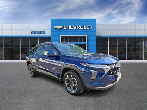 Used 2024 Chevrolet Trax LT w/ Driver Confidence Package FWD image 4