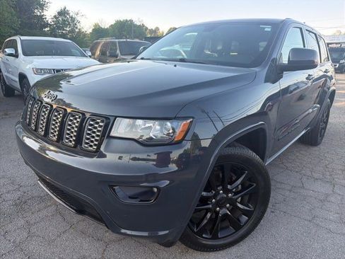 Used 2017 Jeep Grand Cherokee Altitude image 2