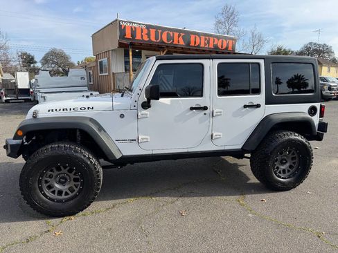 Used 2018 Jeep Wrangler Unlimited Rubicon w/ Connectivity Group image 4