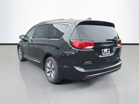 Used 2017 Chrysler Pacifica Platinum FWD image 5