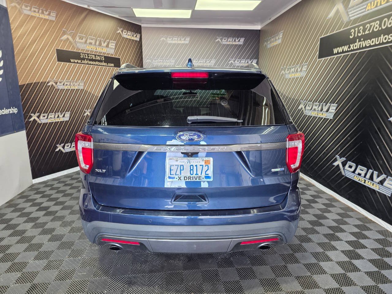 Used 2017 Ford Explorer XLT w/ Equipment Group 202A AWD/4WD image 12