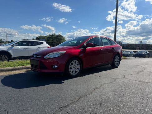 Used 2012 Ford Focus SE FWD image 3