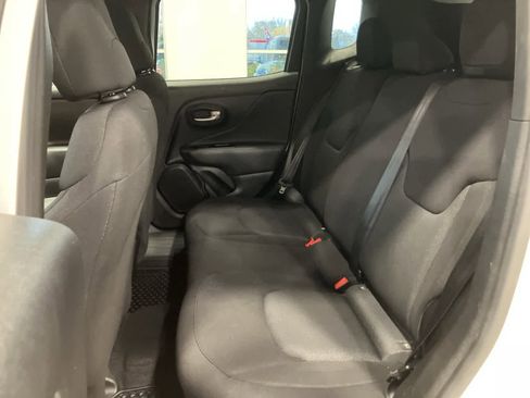 Used 2023 Jeep Renegade Latitude image 25