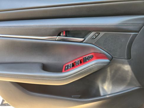 Used 2023 MAZDA MAZDA3 s image 25