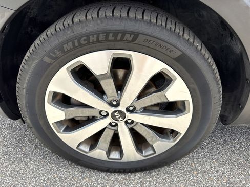 Used 2021 Kia Telluride EX w/ EX Premium Package FWD image 10