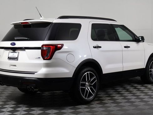 Used 2018 Ford Explorer Sport image 4