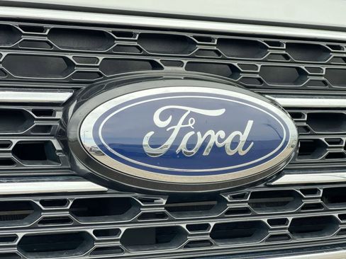 Used 2022 Ford Explorer XLT w/ Equipment Group 202A AWD/4WD image 13