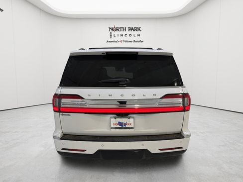 Used 2020 Lincoln Navigator Reserve w/ Luxury Package RWD image 4