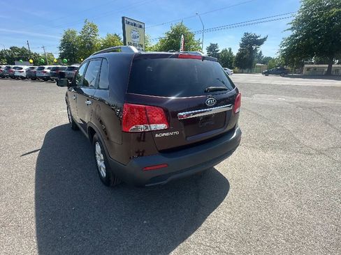 Used 2013 Kia Sorento LX image 3