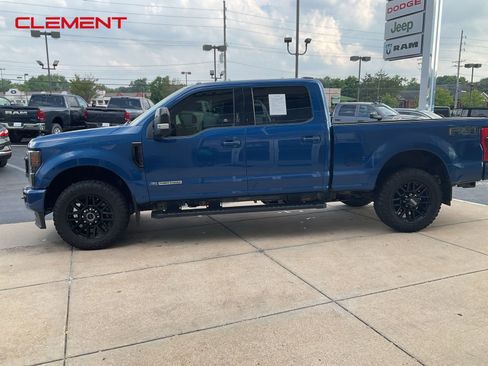 Used 2022 Ford F250 Lariat w/ Black Appearance Package image 2