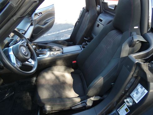 Used 2016 MAZDA MX-5 Miata Club image 35