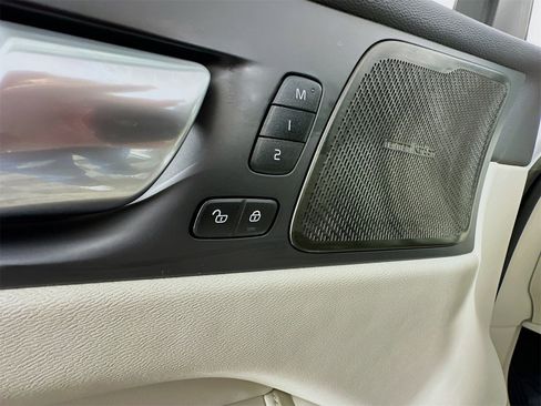 Used 2023 Volvo XC60 B6 Ultimate w/ Protection Package Premier image 34